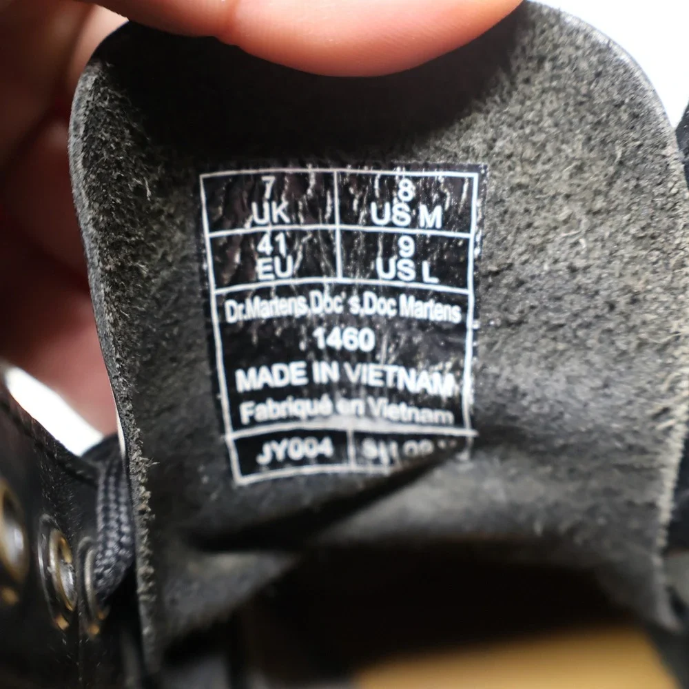 Dr Martens Unisex M8 L9 Boots Black Smooth Leather Lace Up‎ Classic Everyday